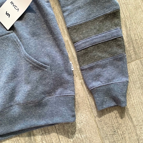 π₯π₯RVCA - VA STRIPE HOODIEπ₯π₯ - Picture 7 of 8